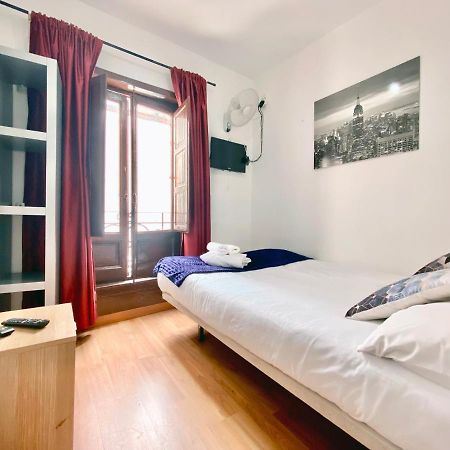 Gran Via Sol Rooms Madrid Ngoại thất bức ảnh